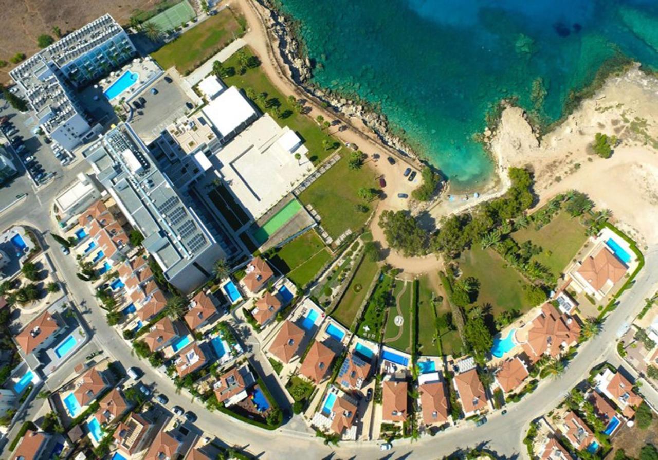 Gabriela - Coralli Beachfront Apartment Protaras Exterior photo